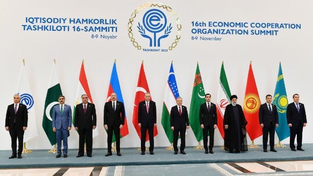 Prezident Daşkənddə Zirvə toplantısında iştirak edir Prezident Daşkənddə Zirvə toplantısında iştirak edir